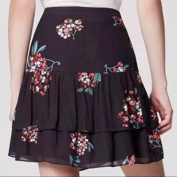 🔥 Ann Taylor LOFT Hydrangea Tiered Flippy Skirt - Picture 7 of 8